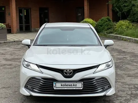 Toyota Camry 2019 года за 13 800 000 тг. в Алматы