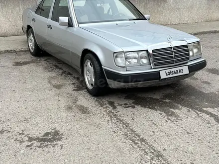 Mercedes-Benz E 230 1992 года за 2 050 000 тг. в Шымкент
