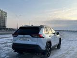 Toyota RAV4 2021 года за 19 500 000 тг. в Астана