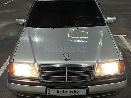 Mercedes-Benz C 180 1995 года за 1 700 000 тг. в Караганда – фото 2