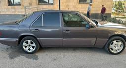 Mercedes-Benz E 220 1993 года за 950 000 тг. в Шымкент