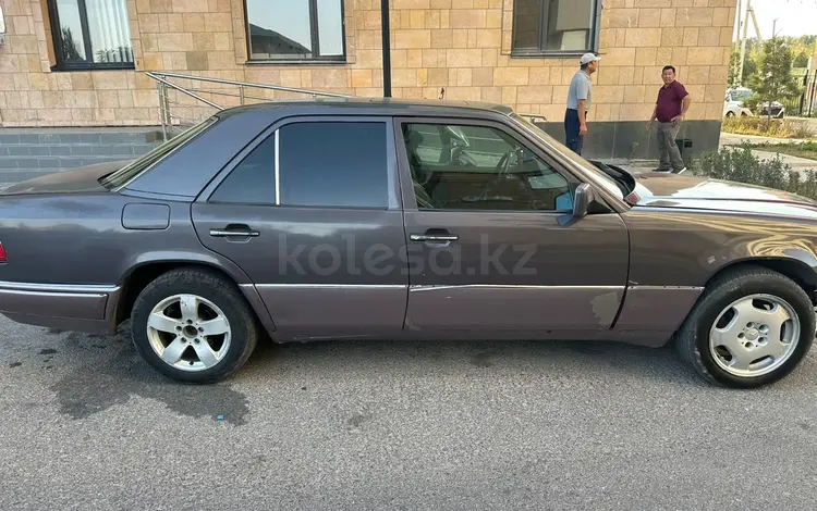 Mercedes-Benz E 220 1993 года за 950 000 тг. в Шымкент