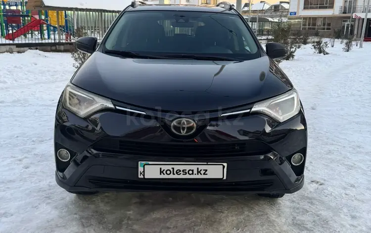 Toyota RAV4 2018 годаfor9 500 000 тг. в Шымкент