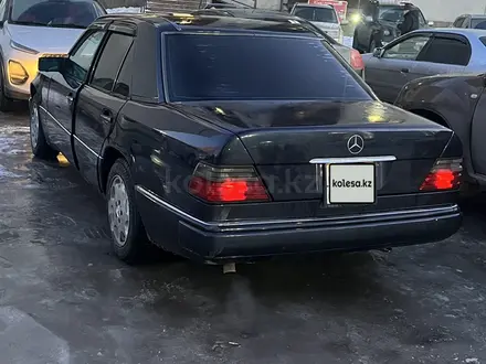 Mercedes-Benz E 220 1995 года за 2 300 000 тг. в Астана – фото 12