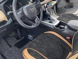 Toyota RAV4 2022 года за 19 000 000 тг. в Уральск – фото 5