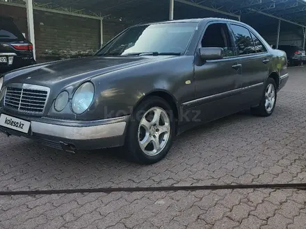 Mercedes-Benz E 240 1998 года за 2 200 000 тг. в Алматы – фото 5