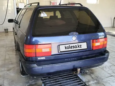 Volkswagen Passat 1995 года за 2 000 000 тг. в Атырау – фото 14