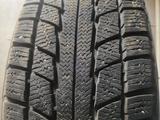 Оригинальные легкосплавные диски с зимней резиной. за 200 000 тг. в Алматы