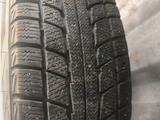 Оригинальные легкосплавные диски с зимней резиной. за 200 000 тг. в Алматы – фото 2