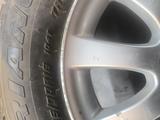 Оригинальные легкосплавные диски с зимней резиной. за 200 000 тг. в Алматы – фото 3