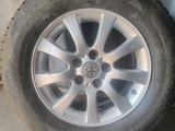 Оригинальные легкосплавные диски с зимней резиной. за 200 000 тг. в Алматы – фото 4