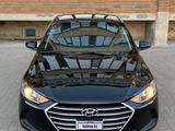 Hyundai Elantra 2018 года за 3 970 000 тг. в Уральск