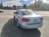 Volkswagen Passat 2012 года за 4 000 000 тг. в Актобе – фото 2