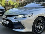 Toyota Camry 2021 года за 17 000 000 тг. в Алматы – фото 2