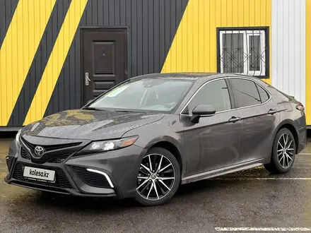 Toyota Camry 2022 года за 13 500 000 тг. в Караганда