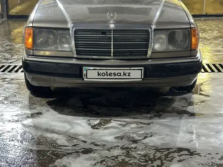 Mercedes-Benz E 300 1989 года за 2 000 000 тг. в Астана