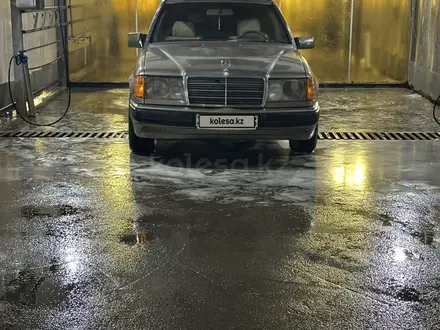 Mercedes-Benz E 300 1989 года за 2 000 000 тг. в Астана – фото 2