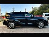 Toyota Highlander 2021 года за 25 000 000 тг. в Алматы – фото 4