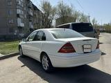 Mercedes-Benz C 240 2001 года за 3 150 000 тг. в Астана – фото 3