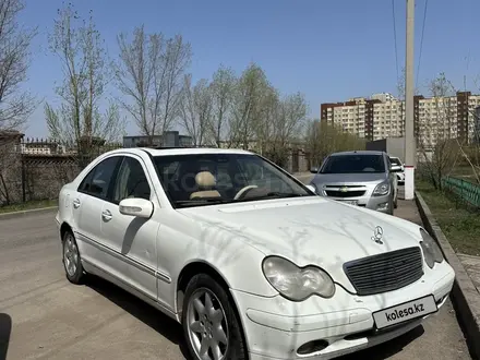 Mercedes-Benz C 240 2001 года за 3 150 000 тг. в Астана