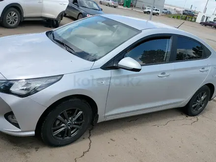 Hyundai Accent 2020 года за 6 600 000 тг. в Кокшетау – фото 2