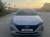 Hyundai Accent 2021 года за 8 300 000 тг. в Атырау – фото 2