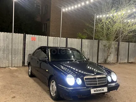 Mercedes-Benz E 230 1998 годаүшін2 200 000 тг. в Астана