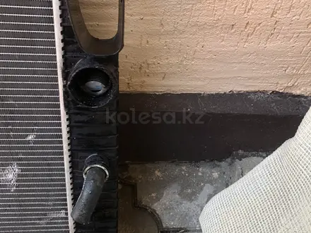 Радиатор охлождения мерседес w211 w219 м113 5.0 5.5 Амг Amg за 125 000 тг. в Алматы – фото 5