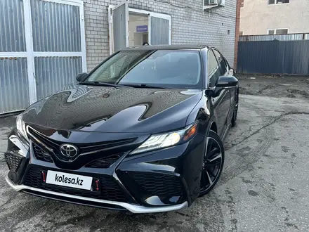 Toyota Camry 2018 года за 8 000 000 тг. в Актобе – фото 14