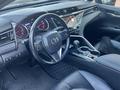 Toyota Camry 2018 годаүшін8 000 000 тг. в Актобе – фото 4