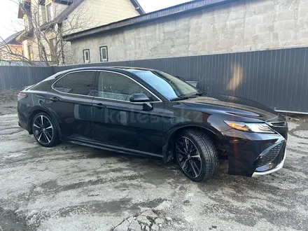 Toyota Camry 2018 года за 8 000 000 тг. в Актобе – фото 9