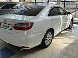 Toyota Camry 2015 года за 10 200 000 тг. в Атырау – фото 2