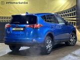 Toyota RAV4 2017 годаүшін11 200 000 тг. в Актобе – фото 5