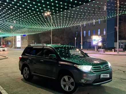 Toyota Highlander 2010 года за 11 000 000 тг. в Атырау – фото 2