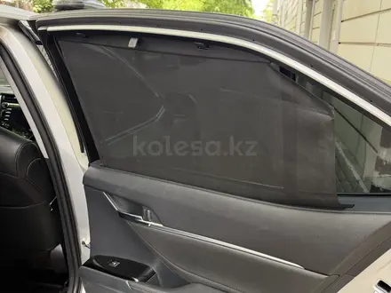 Toyota Camry 2019 года за 13 900 000 тг. в Алматы – фото 11
