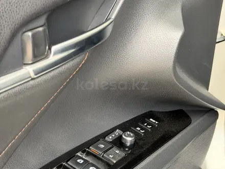 Toyota Camry 2019 года за 13 900 000 тг. в Алматы – фото 17