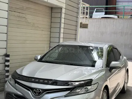 Toyota Camry 2019 года за 13 900 000 тг. в Алматы – фото 2