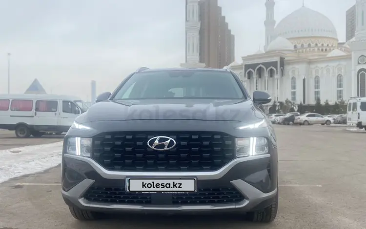 Hyundai Santa Fe 2023 годаfor16 500 000 тг. в Астана