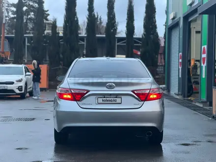 Toyota Camry 2015 года за 7 500 000 тг. в Атырау – фото 4