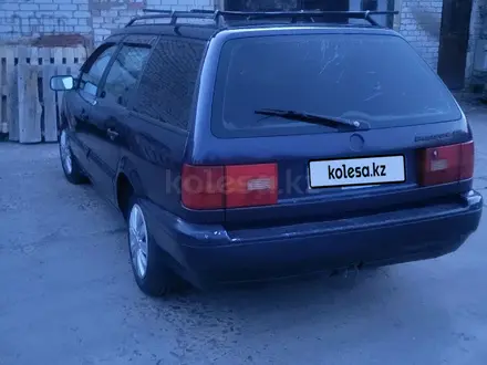 Volkswagen Passat 1994 года за 1 735 730 тг. в Семей – фото 5