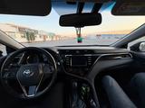 Toyota Camry 2018 года за 12 300 000 тг. в Караганда – фото 4