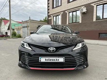 Toyota Camry 2021 года за 18 000 000 тг. в Уральск – фото 8