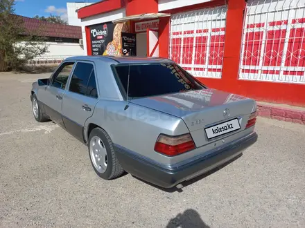 Mercedes-Benz E 220 1995 года за 2 000 000 тг. в Байконыр – фото 10