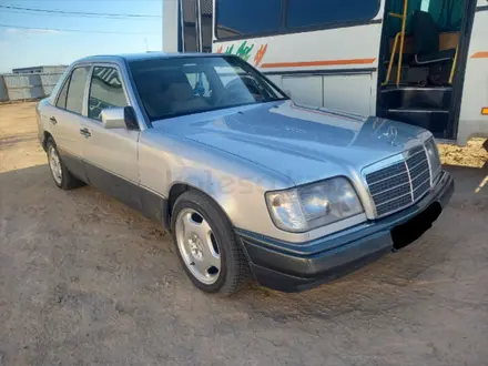 Mercedes-Benz E 220 1995 года за 2 000 000 тг. в Байконыр