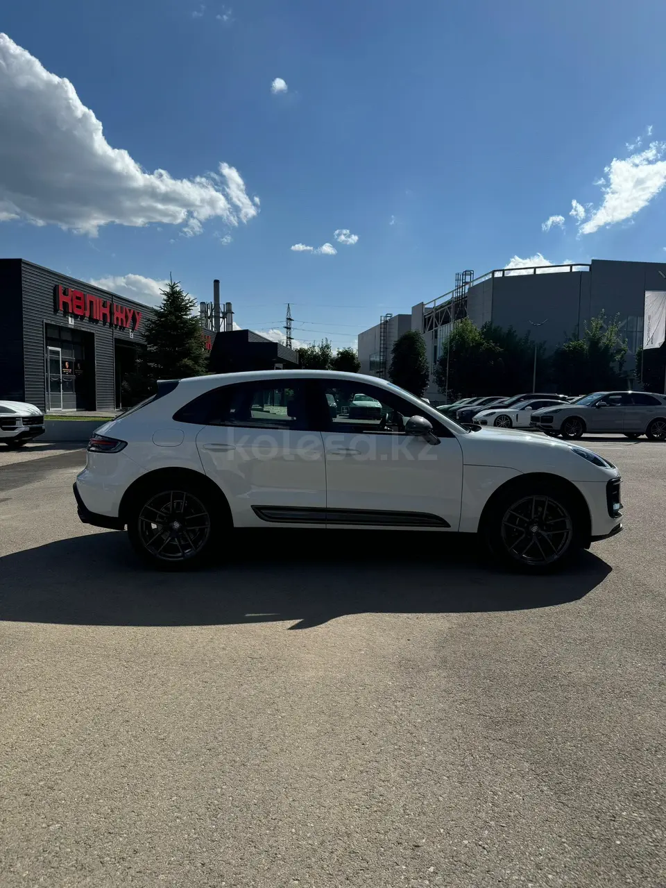 Порше Macan, 2024