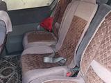 Kia Carnival 2001 года за 2 100 000 тг. в Усть-Каменогорск – фото 3