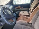 Kia Carnival 2001 года за 2 100 000 тг. в Усть-Каменогорск – фото 4