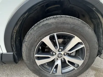 Toyota RAV4 2017 года за 12 400 000 тг. в Алматы – фото 26