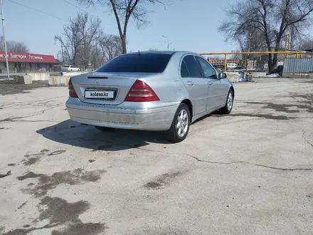 Mercedes-Benz C 240 2001 года за 2 500 000 тг. в Алматы – фото 4