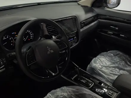 Mitsubishi Outlander 2022 года за 11 990 000 тг. в Алматы – фото 12